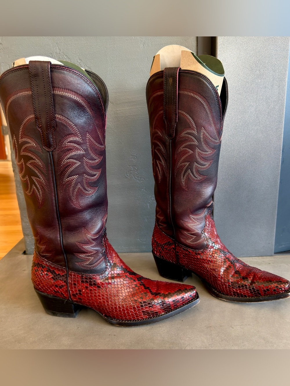 Tecovas Limited Edition Annie in Burgundy Python - Size 8B